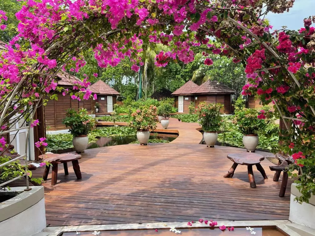 ورودی طاق گل هتل نیکا مالدیو